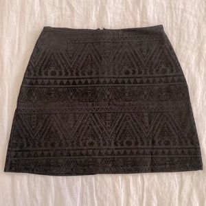 SOLD - Francesca’s high waisted black velvet skirt - M